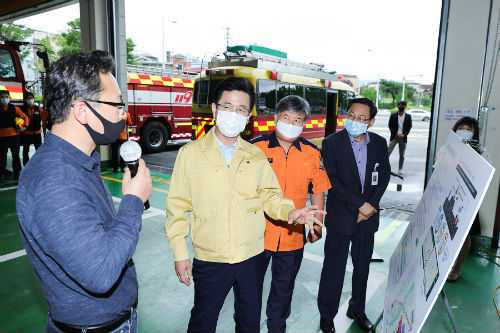 대전시 한선희 교통국장이 28일 오전 서부소방서에서 허 시장이 참석한 가운데 긴급차량 우선신호시스템으로 골든타임 확보 시연회를 가지고 있다. (사진=대전시)