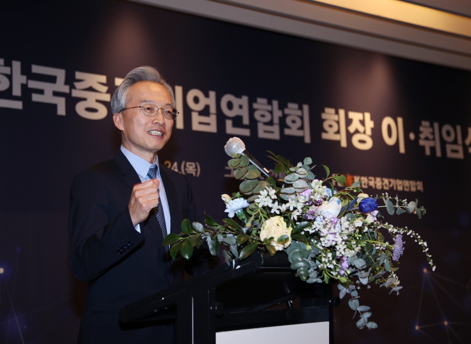 취임사 하는 최진식 제11대 한국중견기업연합회 회장.[사진=중견련]