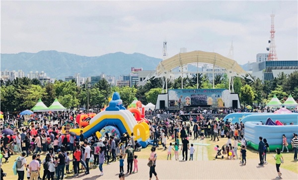 경남 창원시는 ‘제44회 경남어린이 큰잔치’를 개최한다. 사진은 지난 2019년 어린이날행사 모습 (사진=창원시)