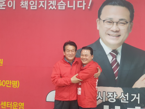 지난달 22일 단일화를 선언한 안산시장선거 국민의힘 김석훈 예비후보와 박주원 전 안산시장은 2주간의 정책조정을 거쳐 최종 핵심공약을 7일 발표했다. (사진=김석훈 예비후보)