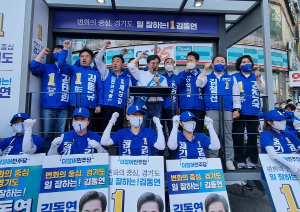 제종길 더불어민주당 안산시장 후보가 김동연 경기도지사 후보와 함께 27일 상록구 구 세반사거리에서 두 번째 합동 유세를 갖고 ‘상록수역세권 고층아파트 재건축 규제 완화’ 추진을 재다짐했다. (사진=제종길 안산시장 후보)