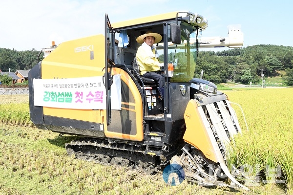 인천 강화군이 농업인의 경영안전과 쌀 산업 보호를 위해 ‘강화섬쌀 팔아주기’ 운동을 대대적으로 펼치고 있다. (사진=강화군)