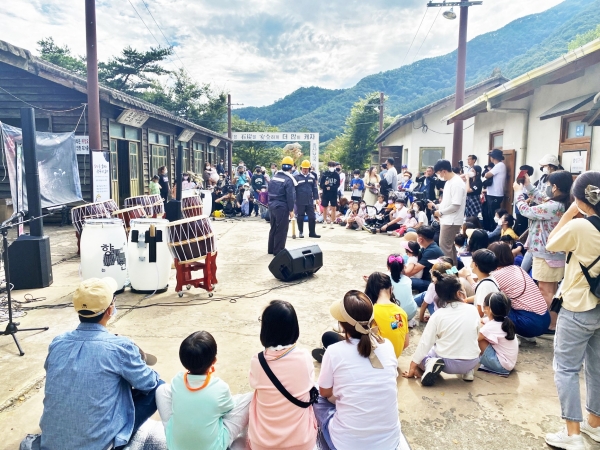 랄라페스티벌 보도자료_광부사택촌 '그 시절 나의 아버지는 광부였다' 광부이야기 공연 사진