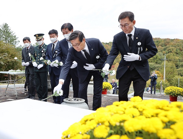 경남 함양군 서상면 육십령 고개 위령에서 제25회 자유수호 희생자 합동 위령제가 열렸다.