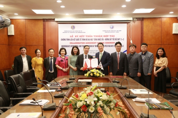 (사진=동양대학) 동양대학교와 교통통신대학의 국제 철도 교육 프로그램 체결식을 마치고 기념촬영 하고 있는 모습