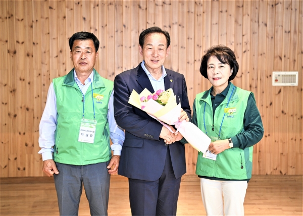 새마을지도자 문경사랑 의식교육,  신현국 문경시장 특강 참석 (가운데)