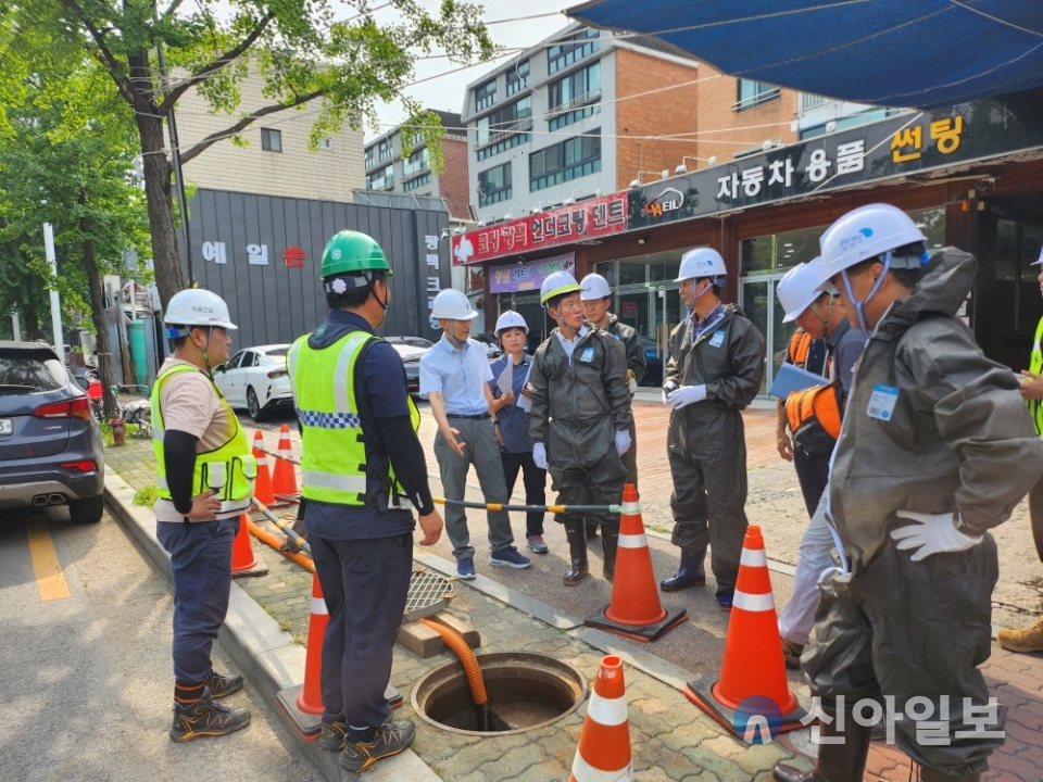 올해 여름철 상수도 공사 현장·시설물 집중 안전 점검 모습. (사진=서울시)