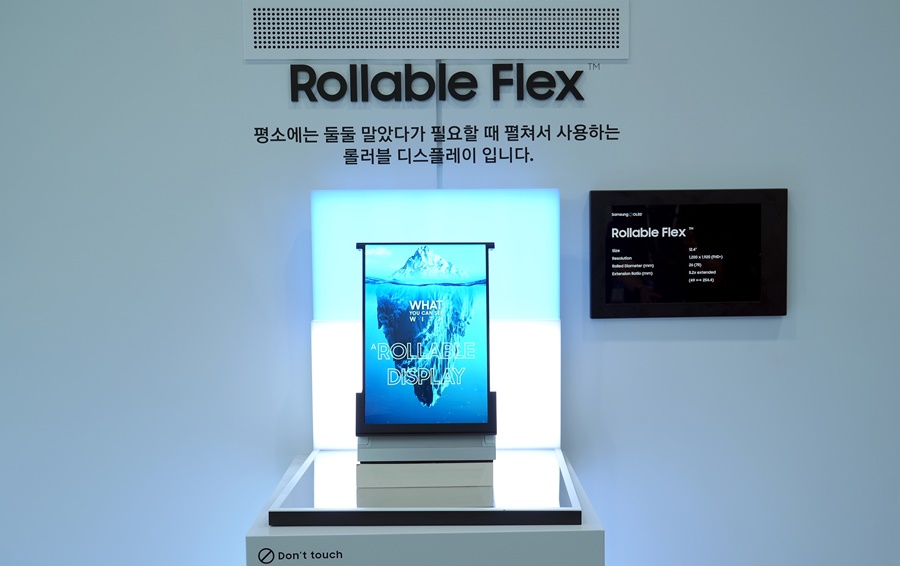 삼성디스플레이가 'K-Display 2023'에서 선보인 5배 이상 확장 가능한 12.4형 '롤러블 플렉스' 제품.[사진=삼성디스플레이]