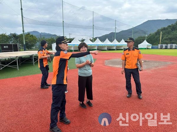 횡성소방서는 25일부터 3일간 공근면 횡성 베이스볼파크에서 개최되는 ‘소(牛)맥프리미엄페스티벌’ 개최를 앞두고 행사장을 방문하여 현장 안전지도를 실시했다