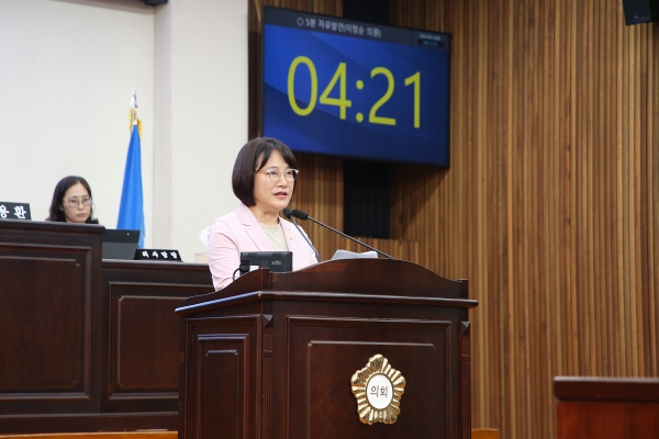 인천시 남동구의회 이정순 의원이 12일 제288회 임시회 제1차 본회의에서의 5분 자유발언을 하고 있다.(사진=인천시 남동구의회)