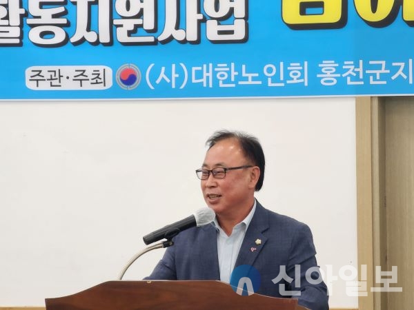 홍천군의회 박영록 의장은 내면 생활체육공원에서 개최된 노인일자리 및 사회활동지원사업 참여자 문화활동에 참석했다