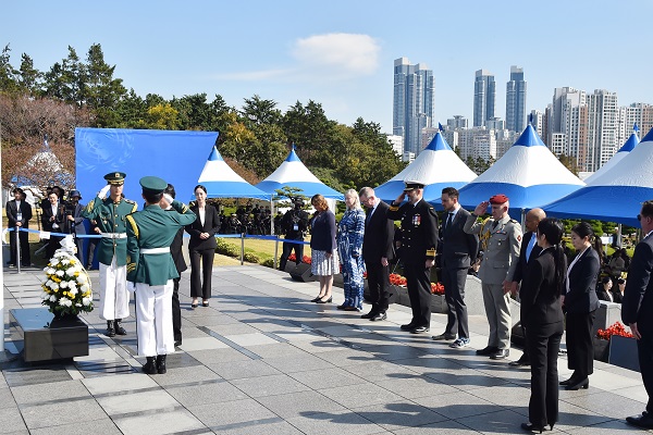 부산시는 24일 오전 남구 유엔기념공원에서 제78주년 유엔의 날 기념식을 개최 했다./제공=부산시