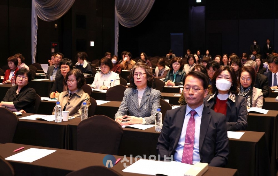 대전광역시교육청 설동호교육감은 10월 30일 초등학교 교장·교감·방과후학교 업무담당자 등 380명을 대상으로 호텔ICC에서 ‘2024 초등 대전늘봄학교 정책설명회’에서 인사말을 하고 있다. (사진=대전시교육청)