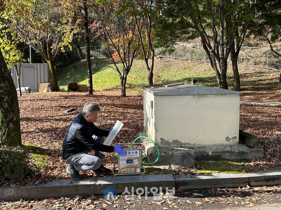 대전보건환경연구원에서 노로바이러스 검사 위한 지하수 채수 장면.(사진=대전보건환경연구원)