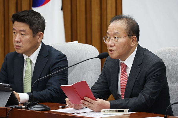 국민의힘 윤재옥 원내대표가 17일 국회에서 열린 원내대책회의에서 발언을 하고 있다. (사진=연합뉴스)