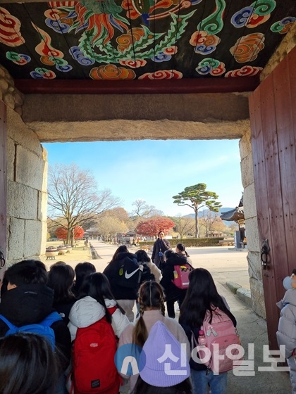 예천초등학교 3학년 학생들이 지난 11월 24일 해미읍성을 방문하는 모습.(사진=서산시)