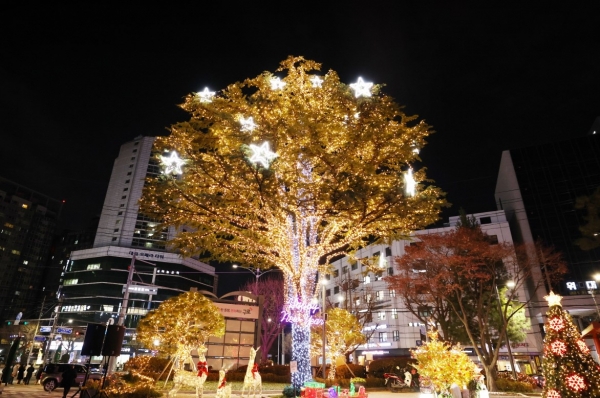 구로구청 앞 크리스마스 트리.(사진=구로구청)