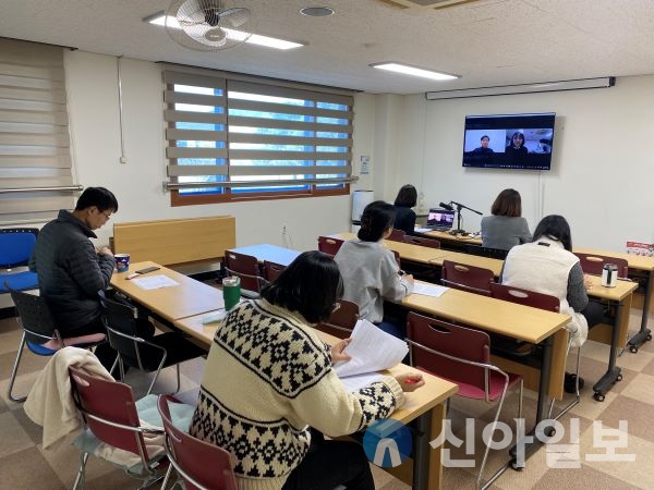  홍천군청소년상담복지센터(센터장:허일)는 12월 13일 10시부터 11시 30분까지 청소년상담복지센터 상담원을 대상으로 7차 위기사례 자문회의를 진행했다