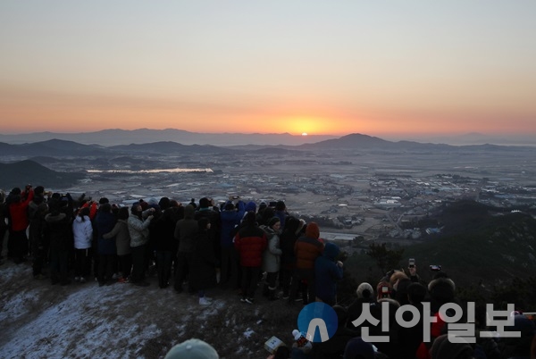 태안군 해넘이 해맞이 행사 백화산 모습.(사진=태안군)