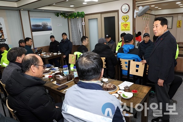 양산시장 환경미화원 30명이참석한 가운데 애로사항 청취[사진=양산시 제공]