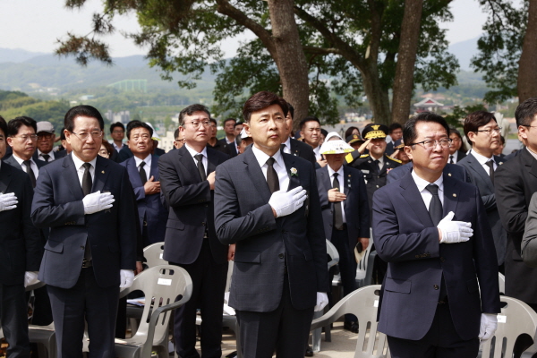 보성군은 6일 전남도와 함께 보성군 현충공원에서 ‘대한민국을 지켜낸 당신의 희생을 기억합니다’라는 주제로 ‘제69회 현충일 추념식’을 거행했다.(사진=보성군)