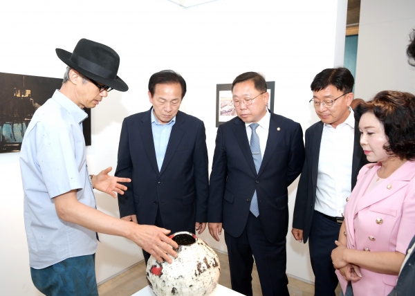 문경 도자기 명장 유태근 작가 전시회 개최 사진