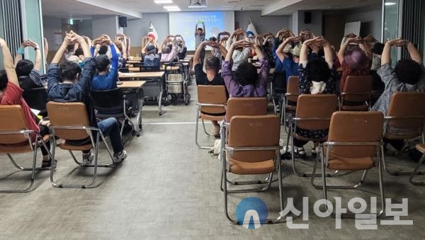 춘천시가 13일부터 14일까지 총 2회에 걸쳐 다목적 회의실에서 의료급여 수급자를 대상으로 2024년 의료급여 맞춤형 건강 가이드 교육을 한다.