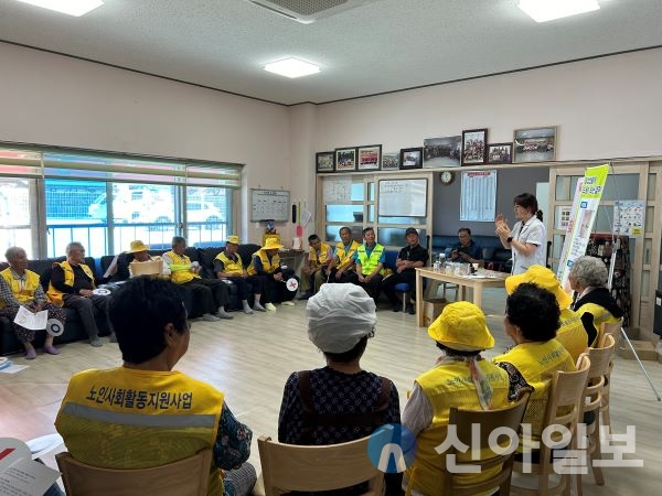 숲속마당협동조합은 6월 21일(금) 속초1리 경로당을 방문하여 ’찾아가는 약손 서비스’를 진행했다. 이번 서비스는 영귀미면의 6개 경로당을 대상으로 진행되고 있으며 농촌 공동체 활성화를 유도하는 농림축산식품부의 ‘2024 농촌 돌봄서비스 활성화 지원사업’으로 진행되고 있다.