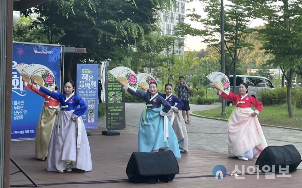 1. 두마면에서 열린 찾아가는 작은 음악회 개최 모습 (1)