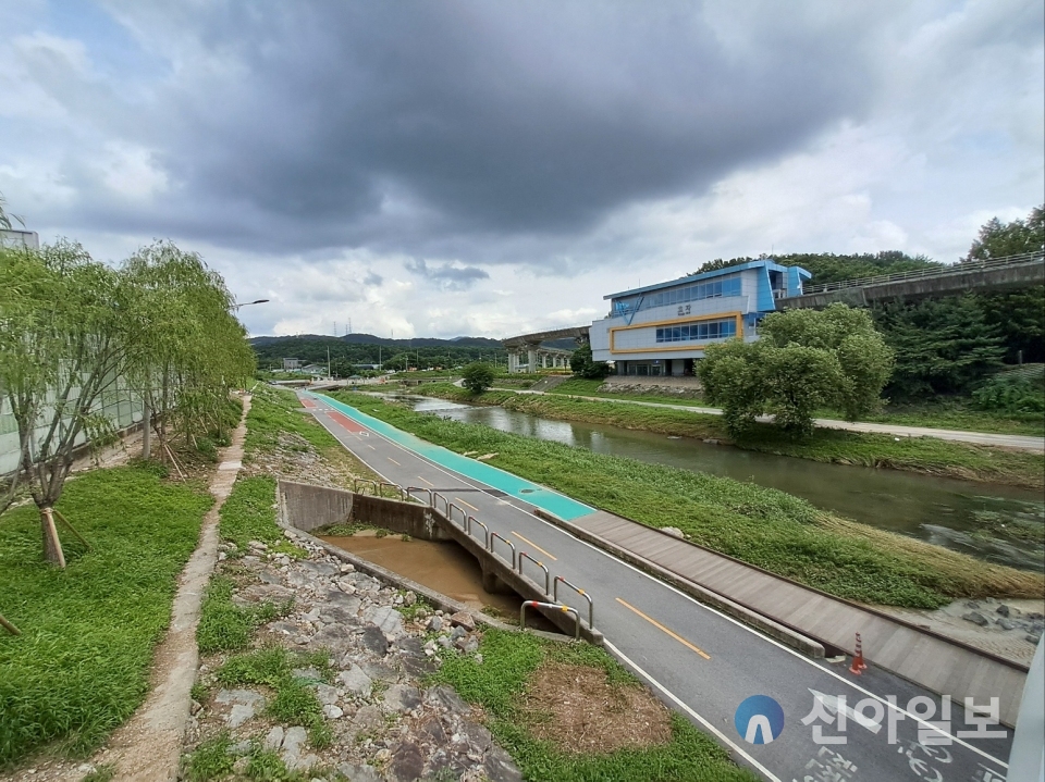 '의정부 롯데캐슬 나리벡시티' 인근 의정부경전철 효자역과 부용천. (사진=남정호 기자)