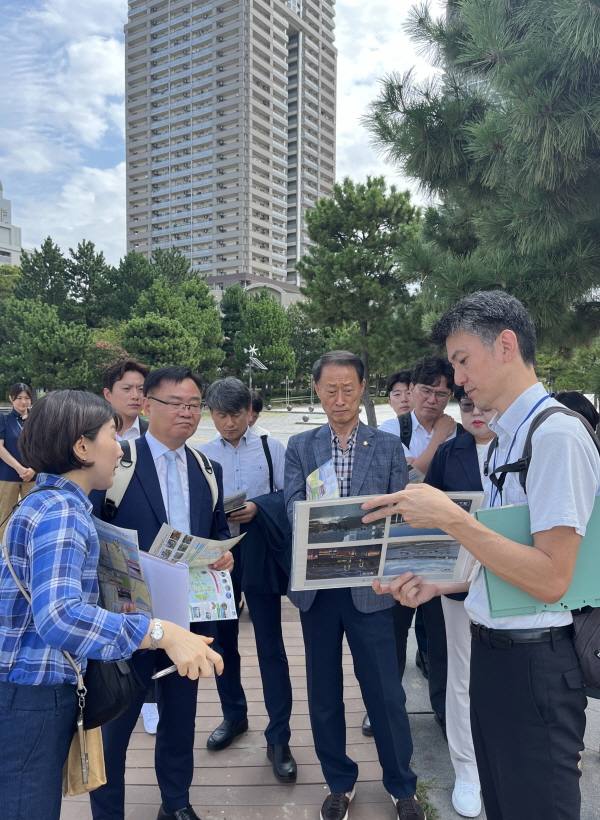 경남 창원시의회가 지역에 접목할 만한 도시재생·해양시설 선진 사례를 살펴보고자 일본으로 국외 출장을 다녀왔다 (사진=창원시의회)