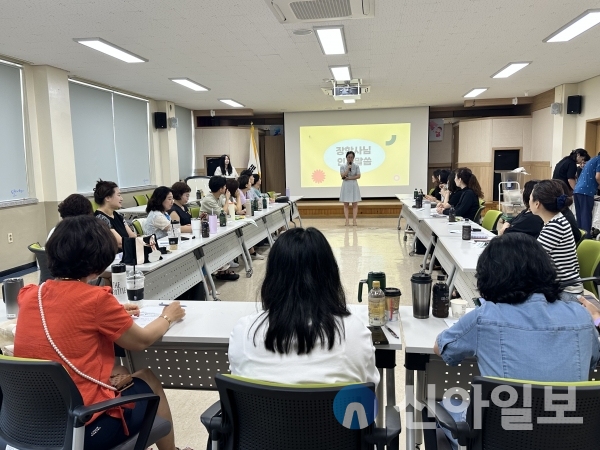 사진 밀양교육지원청(2일 오전 밀양 지역 특수교육지원인력 하계 역량 강화 연수 참여 모습)