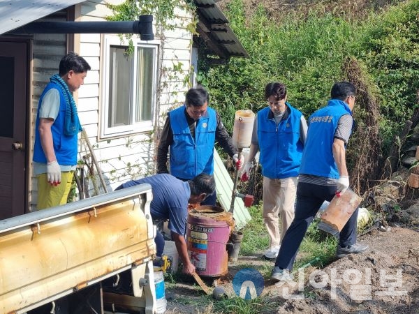 홍천군자원봉사센터(센터장 한승환)와 홍천로타리클럽(회장 이병일)은 20일 남면 일원에서 저소득층 가구의 노후 보일러 교체 사업을 진행했다.