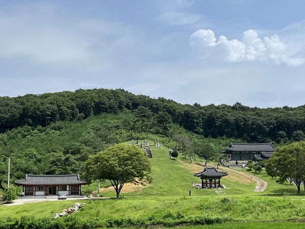 연천 심덕부묘 및 심덕부신도비 모습