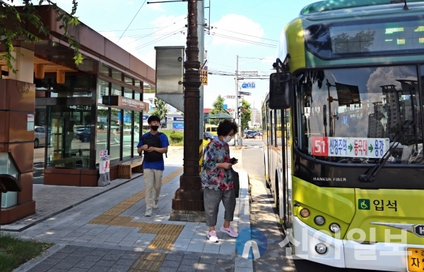 경주시 거주 만 70세 이상 어르신이면 누구나 시내버스를 무료로 이용하게 될 전망이다.(사진=경주시)