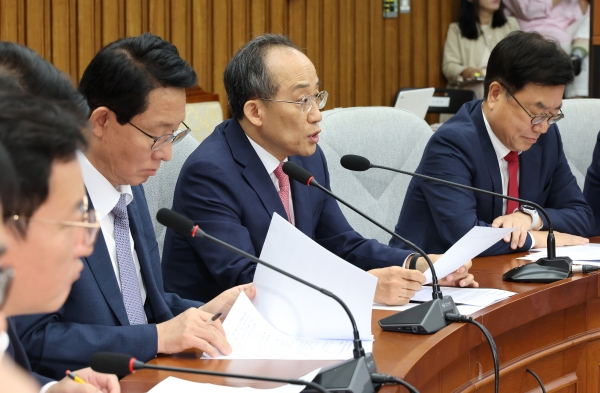 국민의힘 추경호 원내대표(가운데)가 4일 오전 국회에서 열린 원내대책회의에서 발언하고 있다. (사진=연합뉴스)