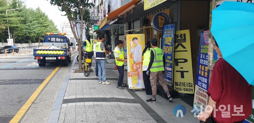 초등학교 통학로 인도 점유 불법입간판 정비. 사진=대전시