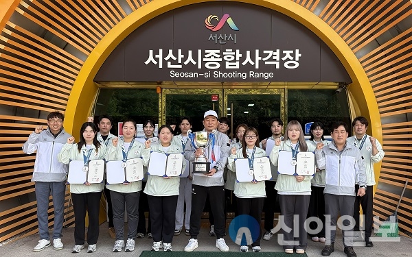 서산시청 사격팀이 서산시종합사격장에서 전국체육대회 메달 획득을 기념했다.(사지=서산시)