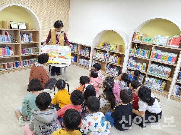 “성인문해교육으로 글 익혀 아이들에게 그림책 읽어줘”