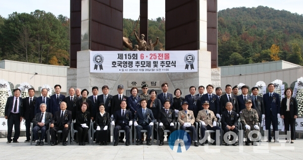 사진 밀양시(28일 밀양충혼탑에서 엄수된 제15회 6.25 전몰 호국영령 추모제 및 추모식 기념 촬영))