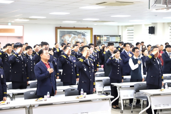 문경경찰서 제79주년 경찰의날 기념행사 (국기에 대한 경례) 사진