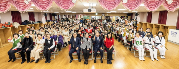 인천 계양구 동양노인문화센터가 어르신 320여 명이 참석한 가운데 2024년 평생교육사업 작품발표회를 개최했다 (사진=인천시  계양구)