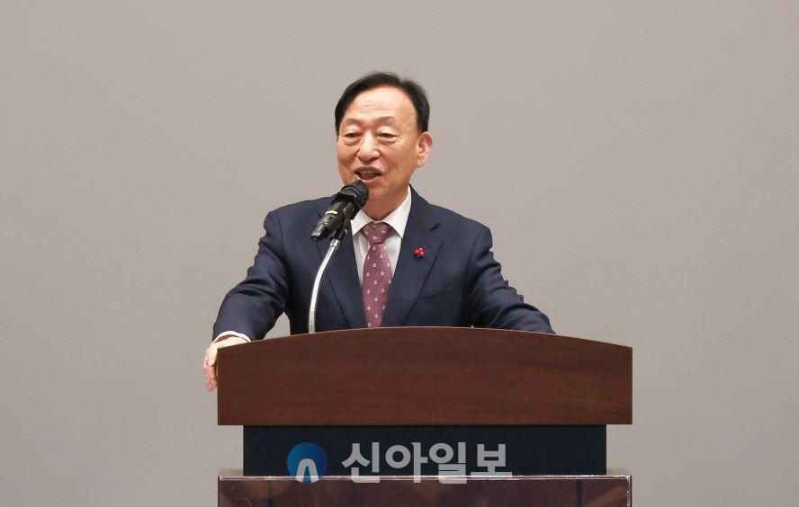 대전시교육청은 12월 17일, KT대전인재개발원 대강당에서 2024년 (가칭)영‧유아학교 시범사업(이하 시범사업) 운영결과 보고회를 개최하는 가운데 설동호교육감이 인사말씀을 하고 있다. 사진=대전시교육청