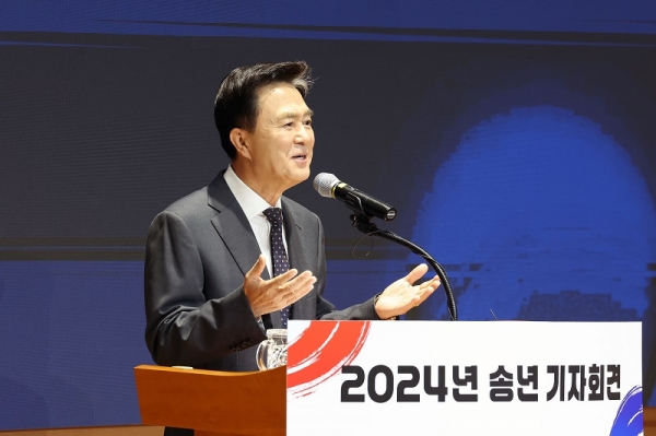 23일 김태흠 충남지사가 도청 대회의실에서 2024년 송년 기자회견을 갖고 있다.(사진=충남도)