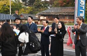 [포토] 성낙인 창녕군수, ‘2025학년도 대학수학능력시험장’ 찾아 수험생 격려