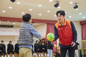 SK엔무브, '핸드볼 교실' 열고 발달장애 아동 자립 지원