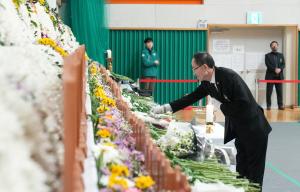 최순모 대한수영연맹 회장 후보, 무안공항 분향소 찾아 조문