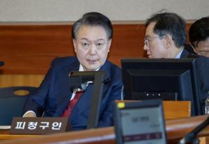 민주 "尹 억지·생떼 쇼 끝났다… 헌재 결정 겸허히 수용해야"