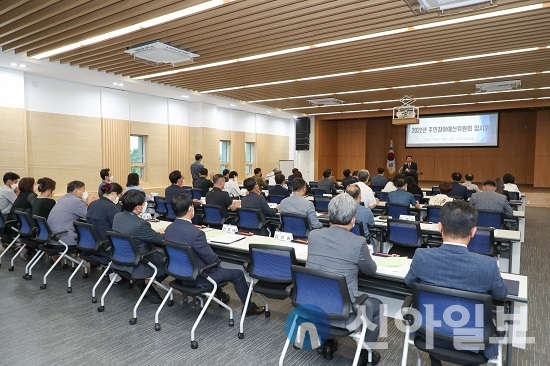 강원도교육청은 본관 2층 대회의실에서 ‘제6기 주민참여예산위원회 첫 임시회’를 개최했다