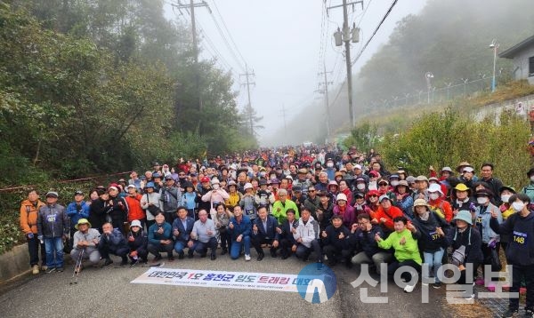 홍천군산악연맹(회장 김진우)은 지난5일 오전 9시부터 우리나라 최초의 임도 구간인 홍천읍 상오안리에서 북방면 도사곡리까지 10km구간을 걷는 트레킹을 개최했다.